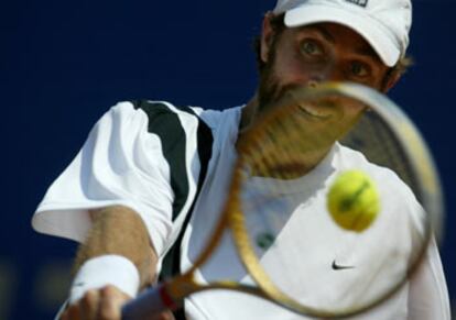 Félix Mantilla, en un revés ante Roger Federer.