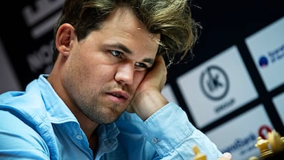 Magnus Carlsen, durante su partida de la última ronda, este viernes