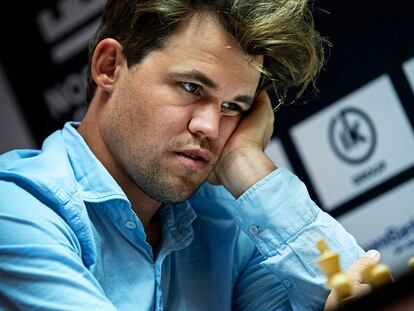 Magnus Carlsen, durante su partida de la última ronda, este viernes