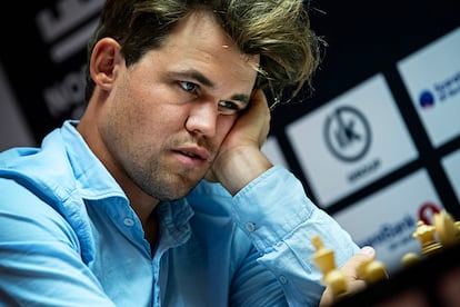 Magnus Carlsen, durante su partida de la última ronda, este viernes