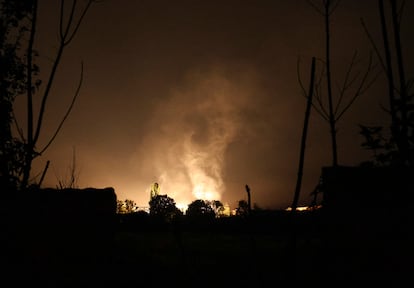 Fuego y humo tras el ataque de un dron el 21 de julio en Járkov.