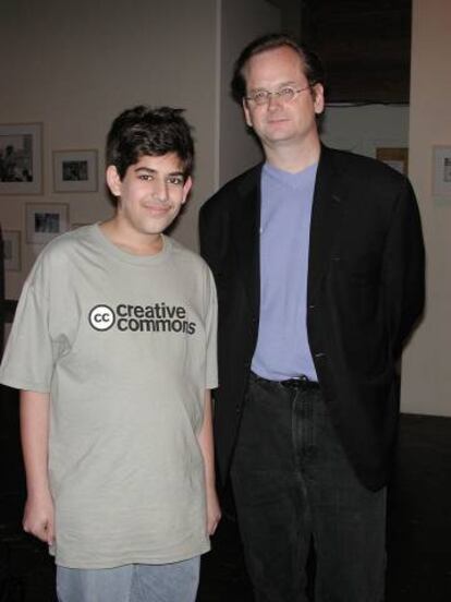 Aron Swartz con Lawrence Lessig durante el lanzamiento de Creative Commons