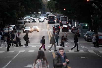 La Avenida Santa Fe, una de las principales vías que conecta el norte de Buenos Aires con Retiro