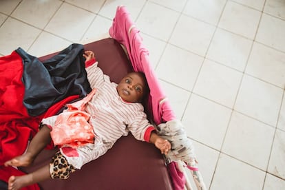 Pacifique, hijo de Claudine, en el hospital Heal Africa de Goma. Hace tres semanas, su madre fue violada por un agente de policía y su marido la repudió.