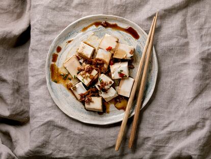 Reto ‘Comer menos carne desde ya’. Día 6: logra que el tofu sepa a algo y la ensalada no aburra a las piedras