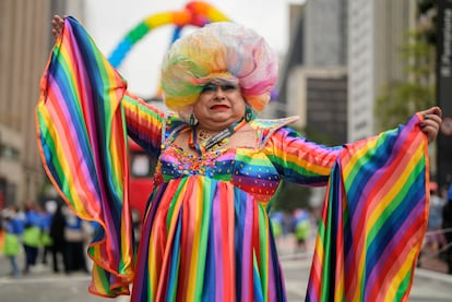 Una participante del desfile de Orgullo LGBT, este domingo 19 de junio, en São Paulo, Brasil.