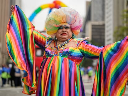 Una participante del desfile de Orgullo LGBT, este domingo 19 de junio, en São Paulo, Brasil.