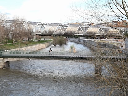 Vista del río Manzanares a su paso por Madrid Río, este miércoles.