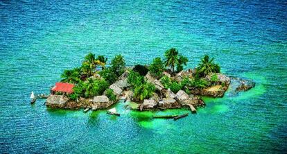 Las pequeñas islas de Robeson en el archipiélago de San Blas (Panamá), habitadas por el pueblo indígena de los kuna.