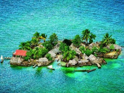 Las pequeñas islas de Robeson en el archipiélago de San Blas (Panamá), habitadas por el pueblo indígena de los kuna.