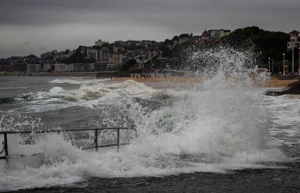 El azote de la borrasca Erin coloca a Baleares, Cataluña y Comunidad Valenciana en alerta naranja por lluvias y tormenta