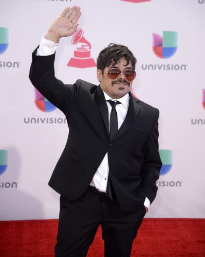 El cantante y productor Jonas Sa posa a su llegada a la 16ª edición de los Grammy Latinos. El brasileño estaba nominado en dos categorías: mejor álbum pop contemporáneo brasileño y mejor diseño de empaque.