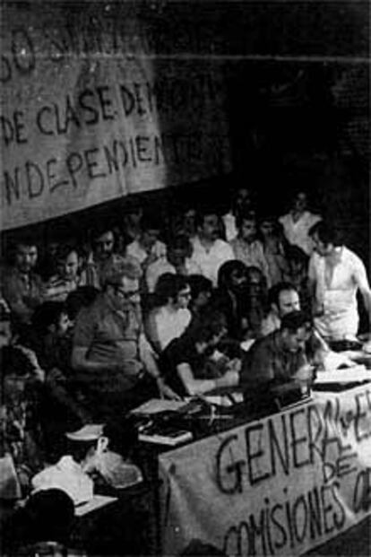 La foto recoge la asamblea del 11 de julio de 1976 en la iglesia de Sant Medir.