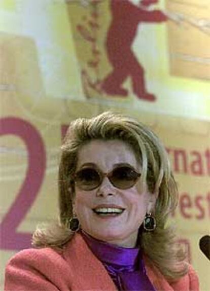 Catherine Deneuve, durante la presentación de <b></b><i>8 mujeres</i> en Berlín.