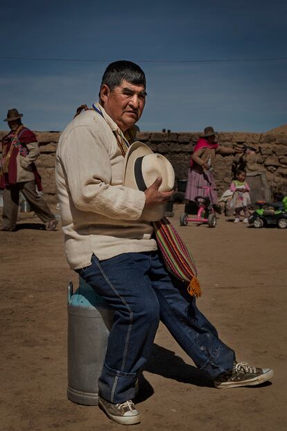 Retrato del Dr. Mamani, médico tradicional, en la Comunidad de Sica Sica.