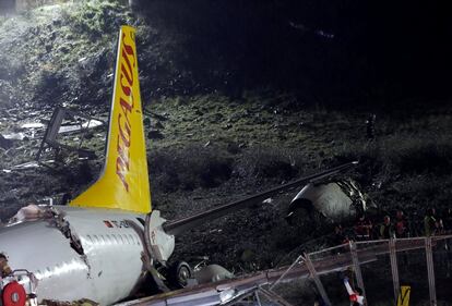 En la imagen, detalle del fusejale del avión tras el accidente.