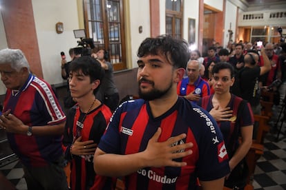 Asistentes a la misa en honor al Papa Francisco, este miércoles. 
