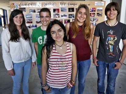 Estudiantes del instituto Mar&iacute;a Carbonell de Benet&uacute;sser .