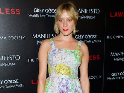 Vota el look: Chloë Sevigny mezclando botas y minivestido