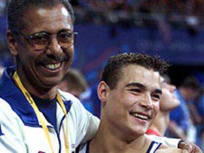 Alfredo Hueto felicita a Gervasio Deferr tras el oro en Sidney.