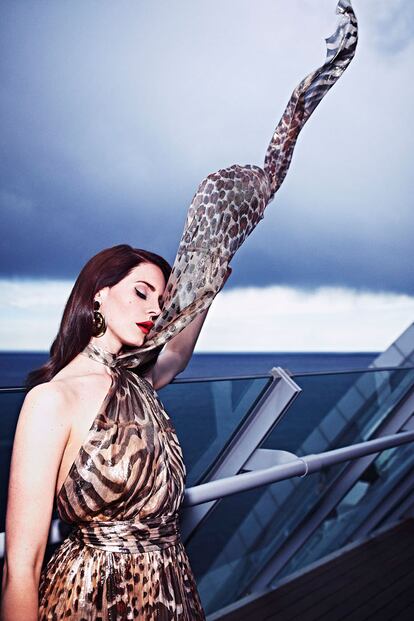 También se podrá ver esta fotografía de Lana del Rey publicada en el número 32 de S Moda, el 28 de abril de 2012.