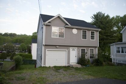 Antigua casa de Faisal Shahzad, en Shelton (Connecticut), que el terrorista tuvo que abandonar por problemas con la hipoteca.