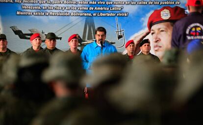 Maduro con militares venezolanos este miércoles.
