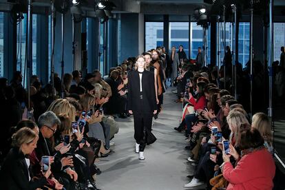 NEW YORK, NY - FEBRUARY 11: A model walks the runway at the Proenza Schouler Ready to Wear Fall/Winter 2019-2020 fashion show during New York Fashion Week on February 11, 2019 in New York City. (Photo by Victor VIRGILE/Gamma-Rapho via Getty Images)