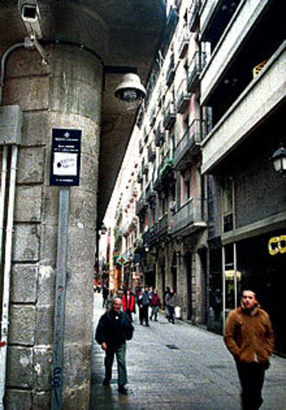 Una videocámara en la calle Escudellers.