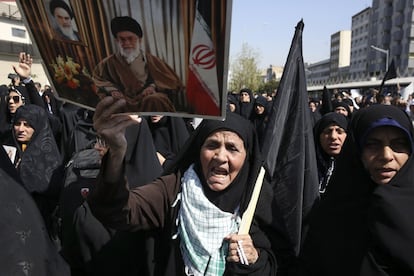 Manifestación en Teherán (Irán) tras la avalancha en la que murieron más de 700 peregrinos cerca de La Meca (Arabia Saudí), para denunciar la falta de control en la masiva peregrinación.