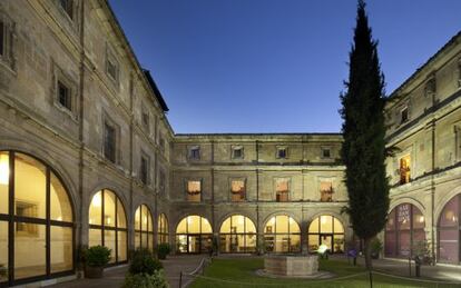 Claustro de la hospedería Real Colegiata de San Isidoro, en León.