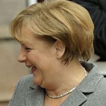 Merkel y Sarkozy aceptan que el BCE compre deuda soberana de forma masiva