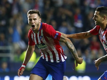 Saúl y Vitolo celebran el tercer gol del Atlético.