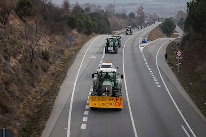 Protesta de agricultores catalanes en el Vallés Oriental, este martes en Barcelona.