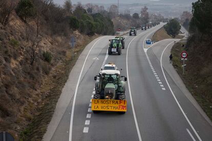 Protesta de agricultores catalanes en el Vallés Oriental, este martes en Barcelona.