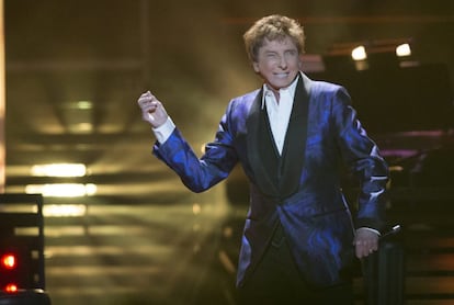 Durante décadas, Barry Manilow mantuvo su vida en un secreto total. Pero este año, a sus 73, la leyenda de la música habló de su sexualidad. Lo hizo en su casa de Palm Springs, California, a la revista 'People' junto a su esposo Garry Kief. "Él es la persona más inteligente que he conocido en mi vida y un gran tipo", dijo de su pareja.