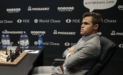 Carlsen, en una partida del Mundial de Londres ante Caruana. 