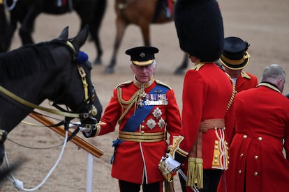 El rey Carlos III a su llegada al desfile Trooping the Colour, este sábado en Londres. 
