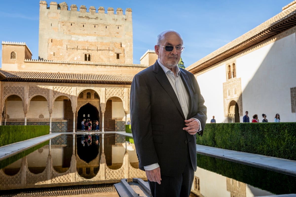 Salman Rushdie regresa a la Alhambra: “Para atacar un libro, el requisito es no leerlo”