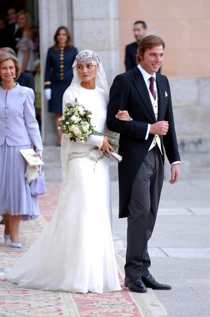 Laura Ponte contrajo matrimonio con Beltrán Gómez Acebo en La Granja de San Ildefonso el 18 de septiembre de 2004. La modelo confió en el diseñador Miguel Palacio para su vestido de inspiración bohemia con talle bajo y pedrería a modo de cinturón. Además, llevaba un velo de encaje sobre el que puso una diadema cedida por la infanta Pilar.