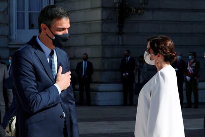 El presidente del Gobierno, Pedro Sánchez y la presidenta de la Comunidad de Madrid, Isabel Díaz Ayuso en un evento del Día de la Hispanidad.