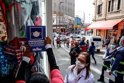 Vigilância Sanitária raliza fiscalização sobre o uso de máscara na cidade de São Paulo na última quarta-feira.