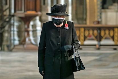 La reina Isabel, en la abadía de Westminster el domingo.