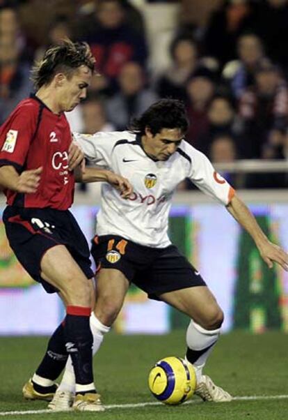 Vicente, antes de lesionarse, ante Javier Flaño.