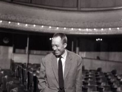 Albert Camus en el Teatro Antoine el 20 de abril de 1959, en una imagen del libro 'Albert Camus, solitario y solidario', por Catherine Camus.