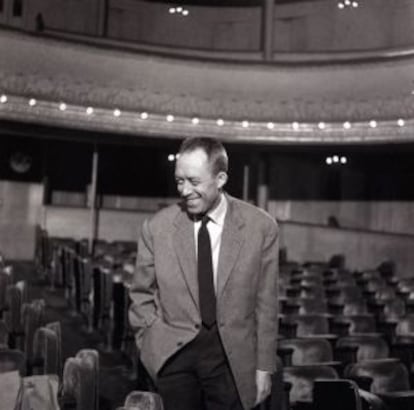 Albert Camus en el Teatro Antoine el 20 de abril de 1959, en una imagen del libro 'Albert Camus, solitario y solidario', por Catherine Camus.