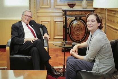 Xavier Trias y Ada Colau en el Ayuntamiento de Barcelona.