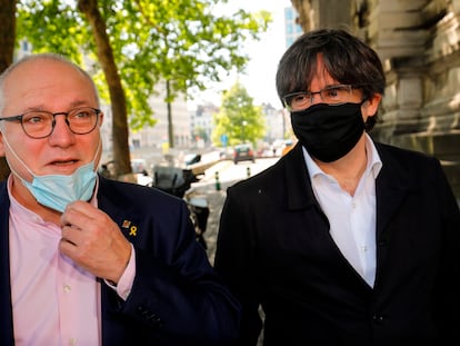 Lluís Puig (a la izquierda) y Carles Puigdemont, en junio de 2020 en Bruselas.