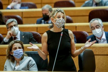 La vicepresidenta segunda del Gobierno y ministra de Trabajo y Economía Social, Yolanda Díaz, interviene en el Senado este lunes.