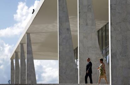 Dilma Rousseff e o vice Michel Temer no Planalto.